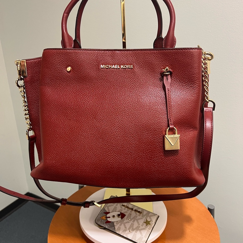 MK Arielle Satchel NWOT + Limited Edition Key & Card Holder!
